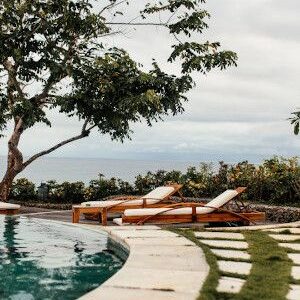 Jardín y Piscina